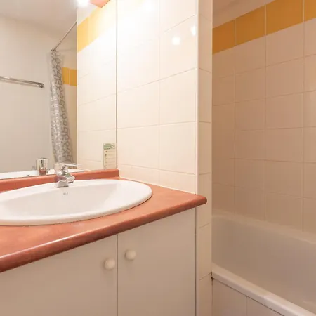 Apartment T2 Avec Piscine Couverte Et Parking