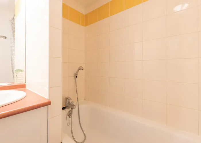 T2 Avec Piscine Couverte Et Parking Apartment